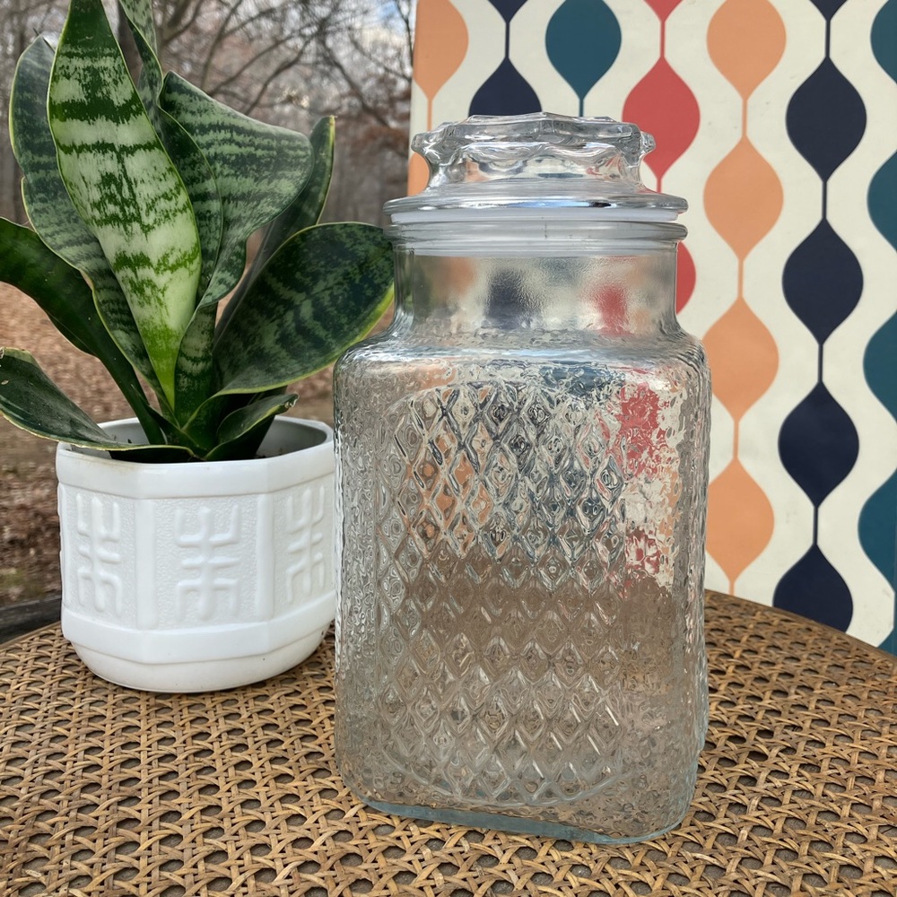 Vintage Diamond Cut Textured ClearGlass Apothecary Jar - Picture 4 of 10
